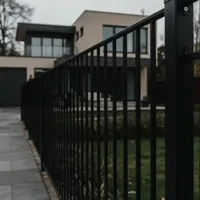 Jak zbudować ogrodzenie z paneli ogrodzeniowych